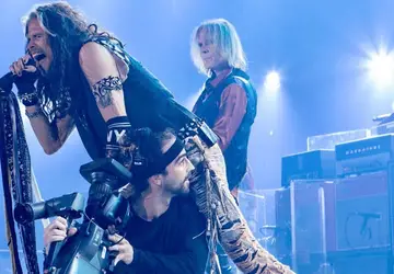 Aerosmith adia todos os shows de 2023 após lesão na laringe de Steven Tyler